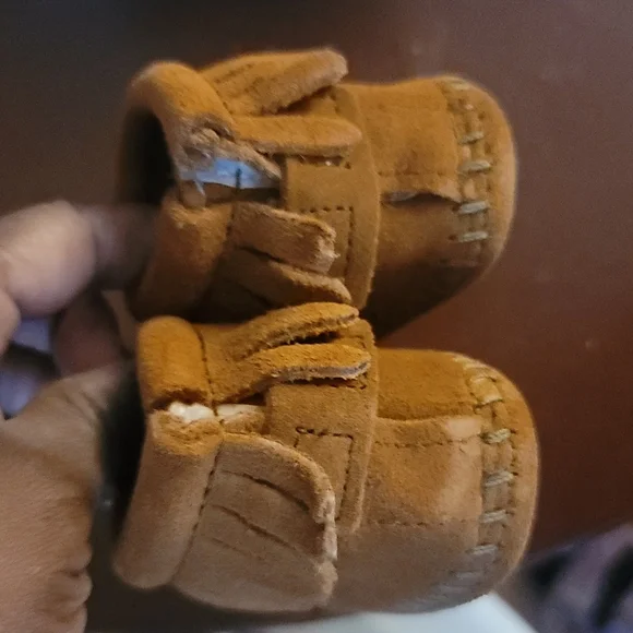 Minnetonka hand painted moccasins brand new brown size 0 - Picture 4 of 4